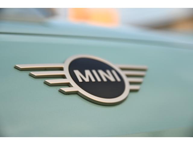 ＭＩＮＩ エースマンＳＥ　フェイバリット・トリム　元デモカー　純正ナビ　純正１８ＡＷ　ＰＤＣ　パノラマビュー　スポーツステアリング　　Ｓヒーター　ステアリングヒーター　リバースアシスト　ワイヤレスチャージング　ＡＣＣ　ＨＵＤ　ＡｐｐｌｅＣａｒＰｌａｙ（14枚目）