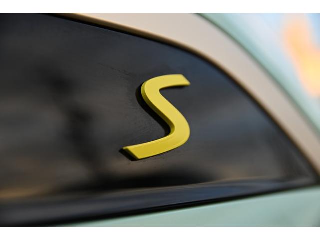 ＭＩＮＩ エースマンＳＥ　フェイバリット・トリム　元デモカー　純正ナビ　純正１８ＡＷ　ＰＤＣ　パノラマビュー　スポーツステアリング　　Ｓヒーター　ステアリングヒーター　リバースアシスト　ワイヤレスチャージング　ＡＣＣ　ＨＵＤ　ＡｐｐｌｅＣａｒＰｌａｙ（15枚目）