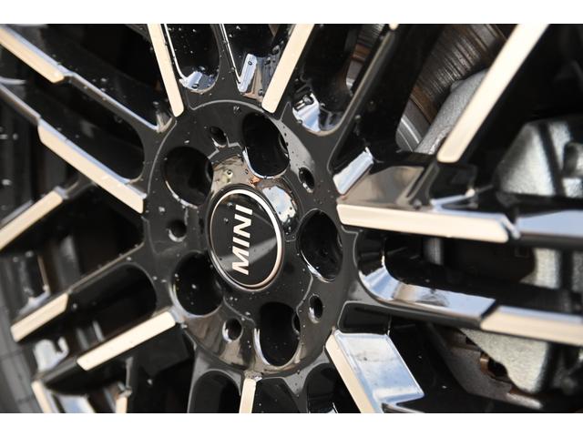 ＭＩＮＩ エースマンＳＥ　フェイバリット・トリム　元デモカー　純正ナビ　純正１８ＡＷ　ＰＤＣ　パノラマビュー　スポーツステアリング　　Ｓヒーター　ステアリングヒーター　リバースアシスト　ワイヤレスチャージング　ＡＣＣ　ＨＵＤ　ＡｐｐｌｅＣａｒＰｌａｙ（19枚目）
