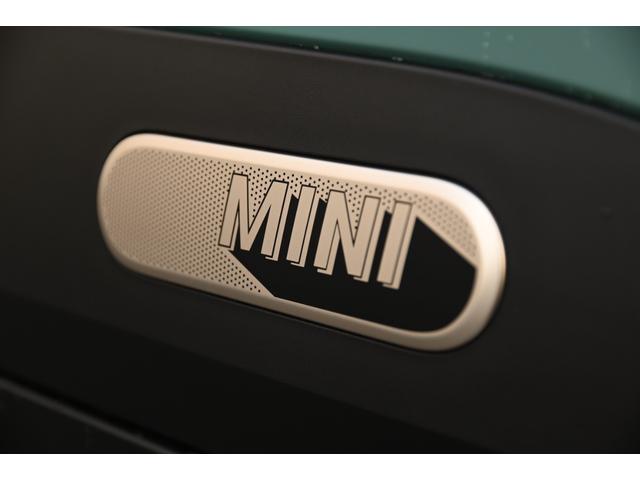 ＭＩＮＩ エースマンＳＥ　フェイバリット・トリム　元デモカー　純正ナビ　純正１８ＡＷ　ＰＤＣ　パノラマビュー　スポーツステアリング　　Ｓヒーター　ステアリングヒーター　リバースアシスト　ワイヤレスチャージング　ＡＣＣ　ＨＵＤ　ＡｐｐｌｅＣａｒＰｌａｙ（21枚目）