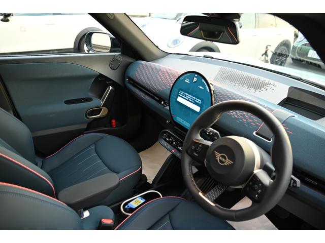 ＭＩＮＩ エースマンＳＥ　フェイバリット・トリム　元デモカー　純正ナビ　純正１８ＡＷ　ＰＤＣ　パノラマビュー　スポーツステアリング　　Ｓヒーター　ステアリングヒーター　リバースアシスト　ワイヤレスチャージング　ＡＣＣ　ＨＵＤ　ＡｐｐｌｅＣａｒＰｌａｙ（44枚目）