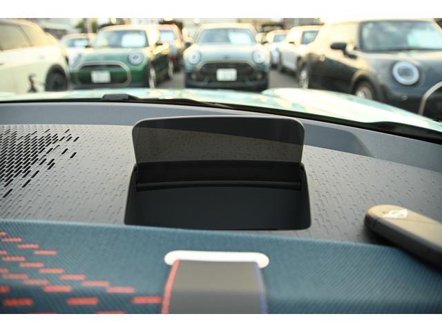 ＭＩＮＩ エースマンＳＥ　フェイバリット・トリム　元デモカー　純正ナビ　純正１８ＡＷ　ＰＤＣ　パノラマビュー　スポーツステアリング　　Ｓヒーター　ステアリングヒーター　リバースアシスト　ワイヤレスチャージング　ＡＣＣ　ＨＵＤ　ＡｐｐｌｅＣａｒＰｌａｙ（69枚目）