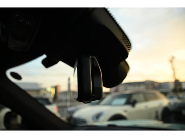 ＭＩＮＩ エースマンＳＥ　フェイバリット・トリム　元デモカー　純正ナビ　純正１８ＡＷ　ＰＤＣ　パノラマビュー　スポーツステアリング　　Ｓヒーター　ステアリングヒーター　リバースアシスト　ワイヤレスチャージング　ＡＣＣ　ＨＵＤ　ＡｐｐｌｅＣａｒＰｌａｙ（72枚目）