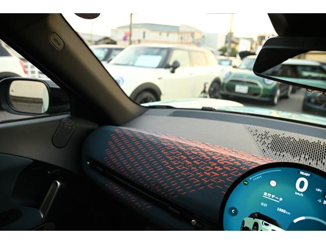 ＭＩＮＩ エースマンＳＥ　フェイバリット・トリム　元デモカー　純正ナビ　純正１８ＡＷ　ＰＤＣ　パノラマビュー　スポーツステアリング　　Ｓヒーター　ステアリングヒーター　リバースアシスト　ワイヤレスチャージング　ＡＣＣ　ＨＵＤ　ＡｐｐｌｅＣａｒＰｌａｙ（73枚目）