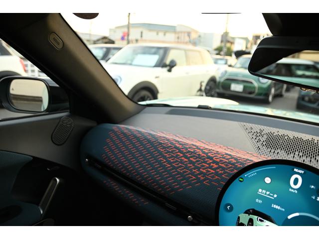 ＭＩＮＩ エースマンＳＥ　フェイバリット・トリム　元デモカー　純正ナビ　純正１８ＡＷ　ＰＤＣ　パノラマビュー　スポーツステアリング　　Ｓヒーター　ステアリングヒーター　リバースアシスト　ワイヤレスチャージング　ＡＣＣ　ＨＵＤ　ＡｐｐｌｅＣａｒＰｌａｙ（80枚目）