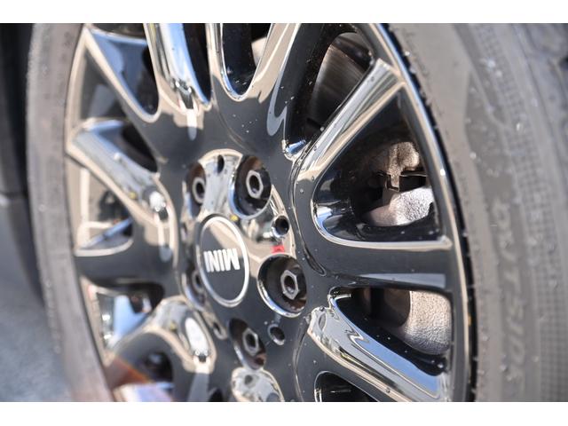 ＭＩＮＩ クーパー　ファーストパッケージ　クラシック・トリム　純正１６ＡＷ　前後ＰＤＣ　ワイヤレスチャージング　バックカメラ　ＰＤＣ　コンフォートアクセス　アームレスト　ＥＴＣ２．０　ＬＥＤヘッドライト　ドライビングモード　オートライト　レインセンサー（15枚目）