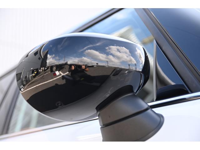 ＭＩＮＩ クーパー　ファーストパッケージ　クラシック・トリム　純正１６ＡＷ　前後ＰＤＣ　ワイヤレスチャージング　バックカメラ　ＰＤＣ　コンフォートアクセス　アームレスト　ＥＴＣ２．０　ＬＥＤヘッドライト　ドライビングモード　オートライト　レインセンサー（17枚目）