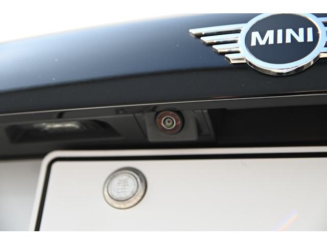 ＭＩＮＩ クーパー　ファーストパッケージ　クラシック・トリム　純正１６ＡＷ　前後ＰＤＣ　ワイヤレスチャージング　バックカメラ　ＰＤＣ　コンフォートアクセス　アームレスト　ＥＴＣ２．０　ＬＥＤヘッドライト　ドライビングモード　オートライト　レインセンサー（24枚目）