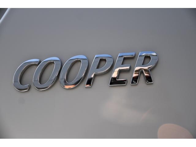 ＭＩＮＩ クーパー　ファーストパッケージ　クラシック・トリム　純正１６ＡＷ　前後ＰＤＣ　ワイヤレスチャージング　バックカメラ　ＰＤＣ　コンフォートアクセス　アームレスト　ＥＴＣ２．０　ＬＥＤヘッドライト　ドライビングモード　オートライト　レインセンサー（26枚目）