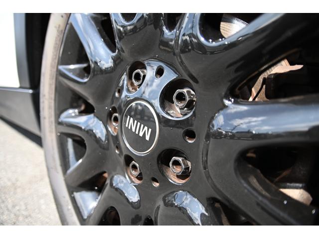 ＭＩＮＩ クーパー　ファーストパッケージ　クラシック・トリム　純正１６ＡＷ　前後ＰＤＣ　ワイヤレスチャージング　バックカメラ　ＰＤＣ　コンフォートアクセス　アームレスト　ＥＴＣ２．０　ＬＥＤヘッドライト　ドライビングモード　オートライト　レインセンサー（31枚目）