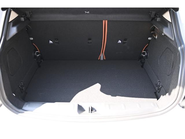 ＭＩＮＩ クーパー　ファーストパッケージ　クラシック・トリム　純正１６ＡＷ　前後ＰＤＣ　ワイヤレスチャージング　バックカメラ　ＰＤＣ　コンフォートアクセス　アームレスト　ＥＴＣ２．０　ＬＥＤヘッドライト　ドライビングモード　オートライト　レインセンサー（36枚目）