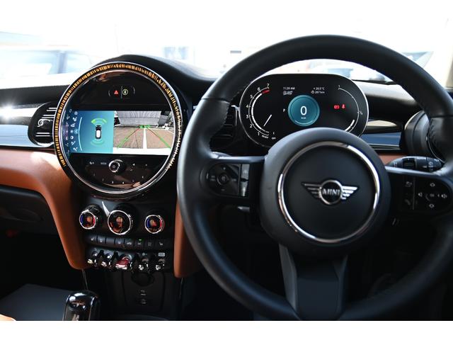 ＭＩＮＩ クーパー　ファーストパッケージ　クラシック・トリム　純正１６ＡＷ　前後ＰＤＣ　ワイヤレスチャージング　バックカメラ　ＰＤＣ　コンフォートアクセス　アームレスト　ＥＴＣ２．０　ＬＥＤヘッドライト　ドライビングモード　オートライト　レインセンサー（43枚目）