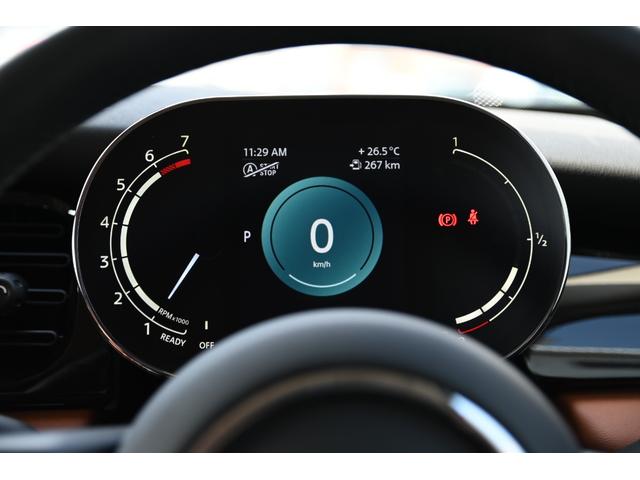 ＭＩＮＩ クーパー　ファーストパッケージ　クラシック・トリム　純正１６ＡＷ　前後ＰＤＣ　ワイヤレスチャージング　バックカメラ　ＰＤＣ　コンフォートアクセス　アームレスト　ＥＴＣ２．０　ＬＥＤヘッドライト　ドライビングモード　オートライト　レインセンサー（47枚目）