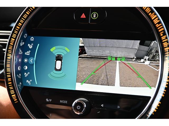 ＭＩＮＩ クーパー　ファーストパッケージ　クラシック・トリム　純正１６ＡＷ　前後ＰＤＣ　ワイヤレスチャージング　バックカメラ　ＰＤＣ　コンフォートアクセス　アームレスト　ＥＴＣ２．０　ＬＥＤヘッドライト　ドライビングモード　オートライト　レインセンサー（50枚目）