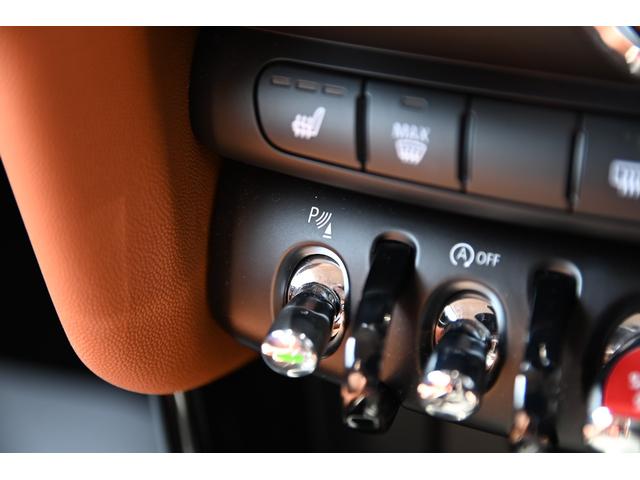 ＭＩＮＩ クーパー　ファーストパッケージ　クラシック・トリム　純正１６ＡＷ　前後ＰＤＣ　ワイヤレスチャージング　バックカメラ　ＰＤＣ　コンフォートアクセス　アームレスト　ＥＴＣ２．０　ＬＥＤヘッドライト　ドライビングモード　オートライト　レインセンサー（58枚目）