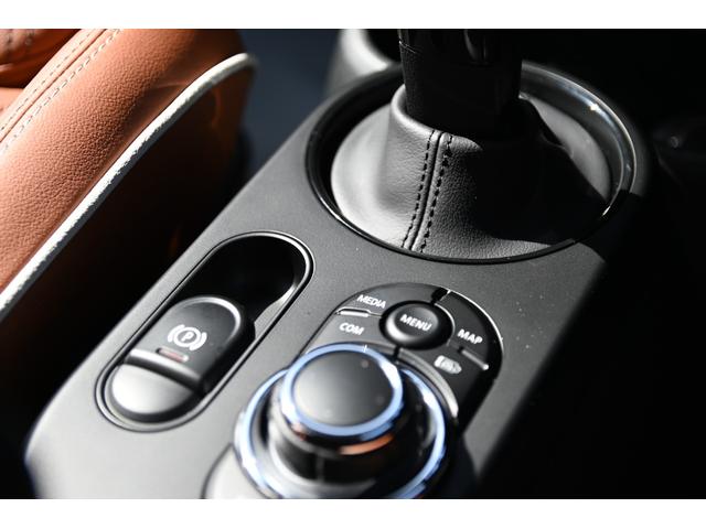 ＭＩＮＩ クーパー　ファーストパッケージ　クラシック・トリム　純正１６ＡＷ　前後ＰＤＣ　ワイヤレスチャージング　バックカメラ　ＰＤＣ　コンフォートアクセス　アームレスト　ＥＴＣ２．０　ＬＥＤヘッドライト　ドライビングモード　オートライト　レインセンサー（64枚目）