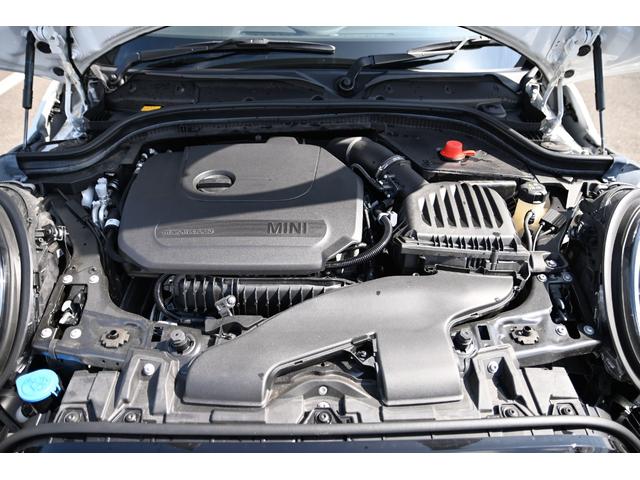 ＭＩＮＩ クーパー　ファーストパッケージ　クラシック・トリム　純正１６ＡＷ　前後ＰＤＣ　ワイヤレスチャージング　バックカメラ　ＰＤＣ　コンフォートアクセス　アームレスト　ＥＴＣ２．０　ＬＥＤヘッドライト　ドライビングモード　オートライト　レインセンサー（79枚目）