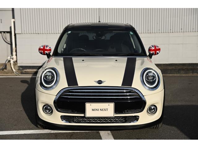 ＭＩＮＩ クーパー　純正ＨＤＤナビ　純正１５インチＡＷ　Ｄアシスト　純正ＨＤＤナビ　バックカメラ　ＰＤＣ　コンフォートアクセス　アームレスト　ＬＥＤヘッドライト　オートライト　レインセンサー　ワンオーナー（4枚目）
