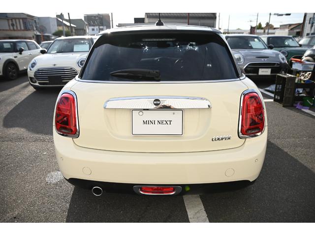 ＭＩＮＩ クーパー　純正ＨＤＤナビ　純正１５インチＡＷ　Ｄアシスト　純正ＨＤＤナビ　バックカメラ　ＰＤＣ　コンフォートアクセス　アームレスト　ＬＥＤヘッドライト　オートライト　レインセンサー　ワンオーナー（8枚目）