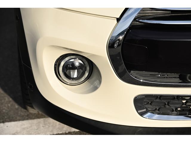 ＭＩＮＩ クーパー　純正ＨＤＤナビ　純正１５インチＡＷ　Ｄアシスト　純正ＨＤＤナビ　バックカメラ　ＰＤＣ　コンフォートアクセス　アームレスト　ＬＥＤヘッドライト　オートライト　レインセンサー　ワンオーナー（13枚目）