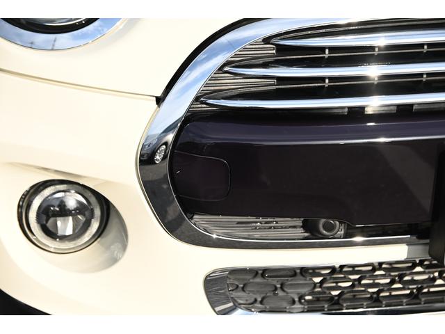 ＭＩＮＩ クーパー　純正ＨＤＤナビ　純正１５インチＡＷ　Ｄアシスト　純正ＨＤＤナビ　バックカメラ　ＰＤＣ　コンフォートアクセス　アームレスト　ＬＥＤヘッドライト　オートライト　レインセンサー　ワンオーナー（14枚目）