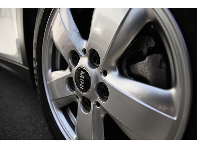 ＭＩＮＩ クーパー　純正ＨＤＤナビ　純正１５インチＡＷ　Ｄアシスト　純正ＨＤＤナビ　バックカメラ　ＰＤＣ　コンフォートアクセス　アームレスト　ＬＥＤヘッドライト　オートライト　レインセンサー　ワンオーナー（18枚目）