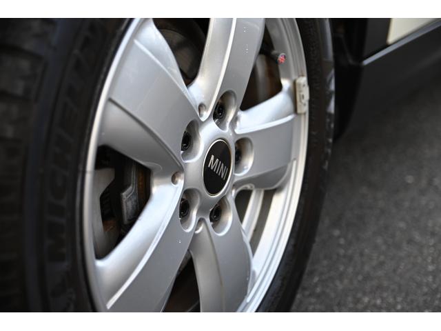 ＭＩＮＩ クーパー　純正ＨＤＤナビ　純正１５インチＡＷ　Ｄアシスト　純正ＨＤＤナビ　バックカメラ　ＰＤＣ　コンフォートアクセス　アームレスト　ＬＥＤヘッドライト　オートライト　レインセンサー　ワンオーナー（23枚目）