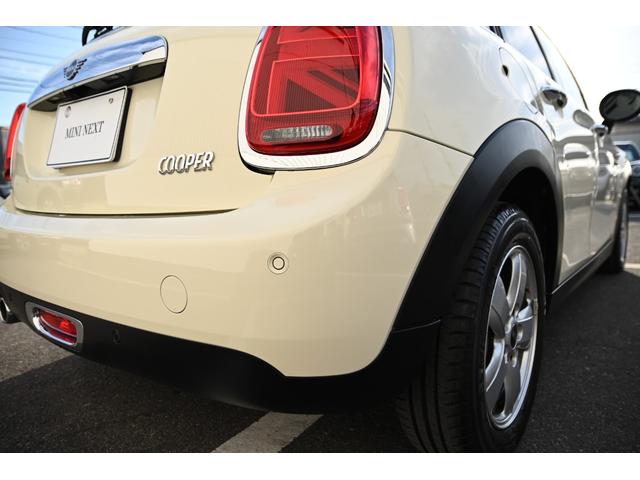 ＭＩＮＩ クーパー　純正ＨＤＤナビ　純正１５インチＡＷ　Ｄアシスト　純正ＨＤＤナビ　バックカメラ　ＰＤＣ　コンフォートアクセス　アームレスト　ＬＥＤヘッドライト　オートライト　レインセンサー　ワンオーナー（24枚目）