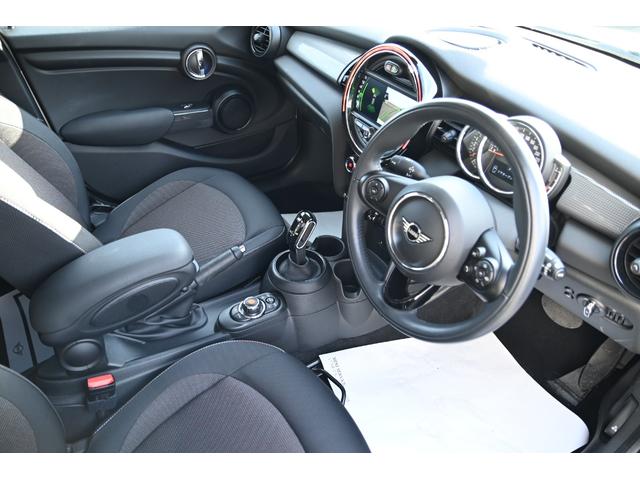 ＭＩＮＩ クーパー　純正ＨＤＤナビ　純正１５インチＡＷ　Ｄアシスト　純正ＨＤＤナビ　バックカメラ　ＰＤＣ　コンフォートアクセス　アームレスト　ＬＥＤヘッドライト　オートライト　レインセンサー　ワンオーナー（42枚目）