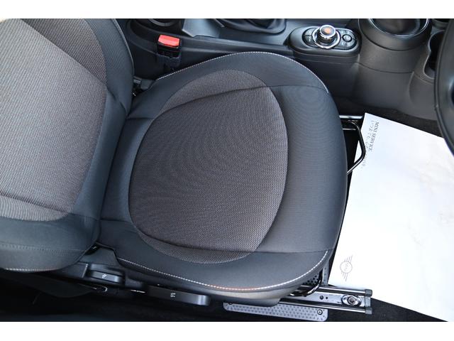 ＭＩＮＩ クーパー　純正ＨＤＤナビ　純正１５インチＡＷ　Ｄアシスト　純正ＨＤＤナビ　バックカメラ　ＰＤＣ　コンフォートアクセス　アームレスト　ＬＥＤヘッドライト　オートライト　レインセンサー　ワンオーナー（43枚目）