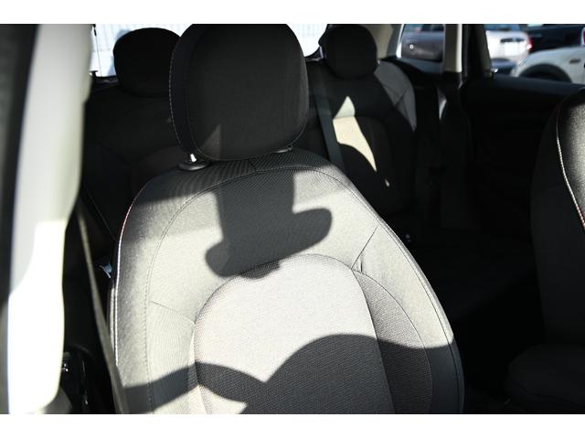 ＭＩＮＩ クーパー　純正ＨＤＤナビ　純正１５インチＡＷ　Ｄアシスト　純正ＨＤＤナビ　バックカメラ　ＰＤＣ　コンフォートアクセス　アームレスト　ＬＥＤヘッドライト　オートライト　レインセンサー　ワンオーナー（44枚目）