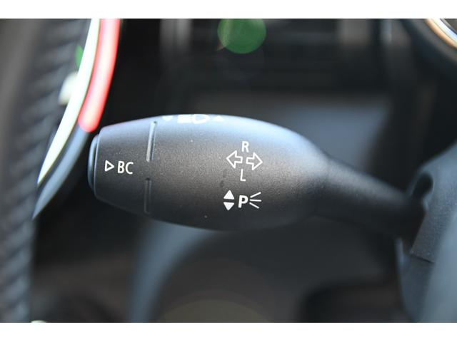 ＭＩＮＩ クーパー　純正ＨＤＤナビ　純正１５インチＡＷ　Ｄアシスト　純正ＨＤＤナビ　バックカメラ　ＰＤＣ　コンフォートアクセス　アームレスト　ＬＥＤヘッドライト　オートライト　レインセンサー　ワンオーナー（50枚目）