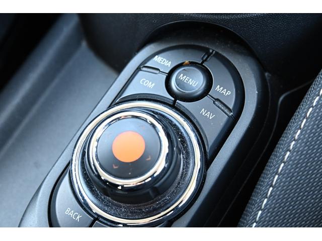 ＭＩＮＩ クーパー　純正ＨＤＤナビ　純正１５インチＡＷ　Ｄアシスト　純正ＨＤＤナビ　バックカメラ　ＰＤＣ　コンフォートアクセス　アームレスト　ＬＥＤヘッドライト　オートライト　レインセンサー　ワンオーナー（60枚目）