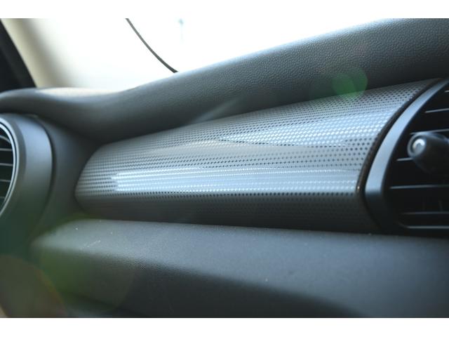 ＭＩＮＩ クーパー　純正ＨＤＤナビ　純正１５インチＡＷ　Ｄアシスト　純正ＨＤＤナビ　バックカメラ　ＰＤＣ　コンフォートアクセス　アームレスト　ＬＥＤヘッドライト　オートライト　レインセンサー　ワンオーナー（64枚目）