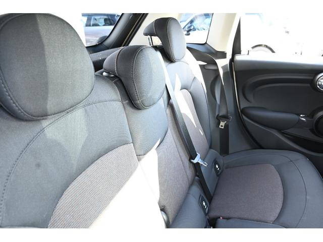 ＭＩＮＩ クーパー　純正ＨＤＤナビ　純正１５インチＡＷ　Ｄアシスト　純正ＨＤＤナビ　バックカメラ　ＰＤＣ　コンフォートアクセス　アームレスト　ＬＥＤヘッドライト　オートライト　レインセンサー　ワンオーナー（67枚目）