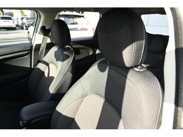 ＭＩＮＩ クーパー　純正ＨＤＤナビ　純正１５インチＡＷ　Ｄアシスト　純正ＨＤＤナビ　バックカメラ　ＰＤＣ　コンフォートアクセス　アームレスト　ＬＥＤヘッドライト　オートライト　レインセンサー　ワンオーナー（70枚目）