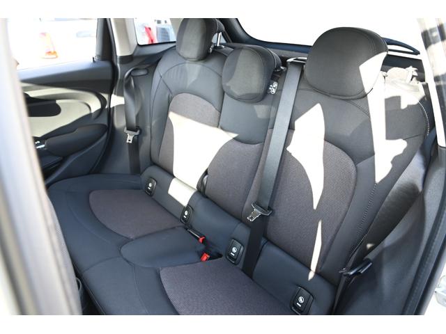 ＭＩＮＩ クーパー　純正ＨＤＤナビ　純正１５インチＡＷ　Ｄアシスト　純正ＨＤＤナビ　バックカメラ　ＰＤＣ　コンフォートアクセス　アームレスト　ＬＥＤヘッドライト　オートライト　レインセンサー　ワンオーナー（71枚目）