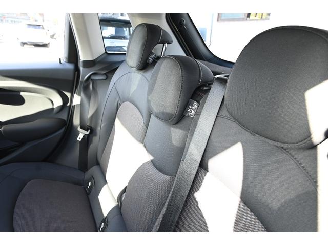 ＭＩＮＩ クーパー　純正ＨＤＤナビ　純正１５インチＡＷ　Ｄアシスト　純正ＨＤＤナビ　バックカメラ　ＰＤＣ　コンフォートアクセス　アームレスト　ＬＥＤヘッドライト　オートライト　レインセンサー　ワンオーナー（73枚目）