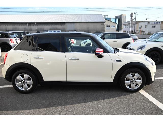 ＭＩＮＩ クーパー　純正ＨＤＤナビ　純正１５インチＡＷ　Ｄアシスト　純正ＨＤＤナビ　バックカメラ　ＰＤＣ　コンフォートアクセス　アームレスト　ＬＥＤヘッドライト　オートライト　レインセンサー　ワンオーナー（77枚目）