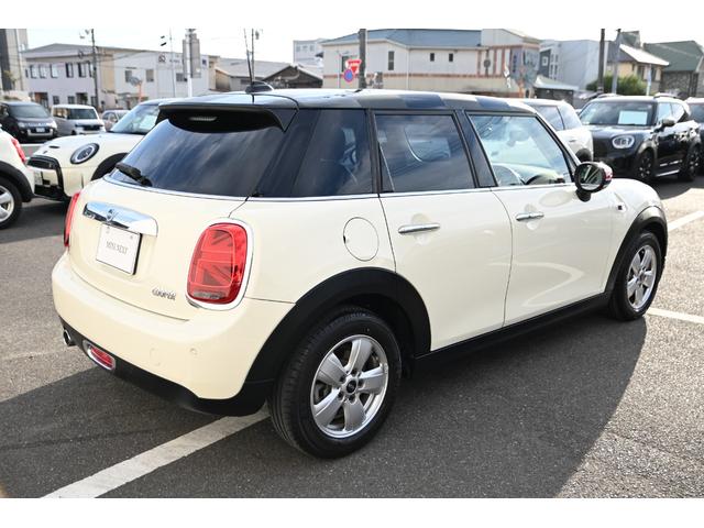 ＭＩＮＩ クーパー　純正ＨＤＤナビ　純正１５インチＡＷ　Ｄアシスト　純正ＨＤＤナビ　バックカメラ　ＰＤＣ　コンフォートアクセス　アームレスト　ＬＥＤヘッドライト　オートライト　レインセンサー　ワンオーナー（78枚目）