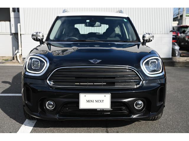 ＭＩＮＩ クーパーＤ　クロスオーバー　クラシック・トリム　純正１７ＡＷ　Ｄメーター　Ｄアシスト　Ｂカメラ　前後ＰＤＣ　コンフォートアクセス　ＥＴＣ２．０　ＬＥＤヘッドライト　ワイヤレスチャージング　ハーフレザーシート　ワンオーナー　ＡｐｐｌｅＣａｒＰｌａｙ（3枚目）