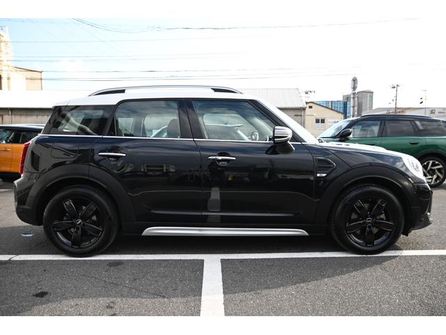 ＭＩＮＩ クーパーＤ　クロスオーバー　クラシック・トリム　純正１７ＡＷ　Ｄメーター　Ｄアシスト　Ｂカメラ　前後ＰＤＣ　コンフォートアクセス　ＥＴＣ２．０　ＬＥＤヘッドライト　ワイヤレスチャージング　ハーフレザーシート　ワンオーナー　ＡｐｐｌｅＣａｒＰｌａｙ（5枚目）