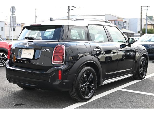 ＭＩＮＩ クーパーＤ　クロスオーバー　クラシック・トリム　純正１７ＡＷ　Ｄメーター　Ｄアシスト　Ｂカメラ　前後ＰＤＣ　コンフォートアクセス　ＥＴＣ２．０　ＬＥＤヘッドライト　ワイヤレスチャージング　ハーフレザーシート　ワンオーナー　ＡｐｐｌｅＣａｒＰｌａｙ（6枚目）