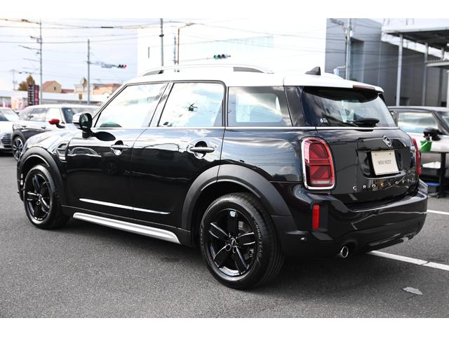 ＭＩＮＩ クーパーＤ　クロスオーバー　クラシック・トリム　純正１７ＡＷ　Ｄメーター　Ｄアシスト　Ｂカメラ　前後ＰＤＣ　コンフォートアクセス　ＥＴＣ２．０　ＬＥＤヘッドライト　ワイヤレスチャージング　ハーフレザーシート　ワンオーナー　ＡｐｐｌｅＣａｒＰｌａｙ（8枚目）