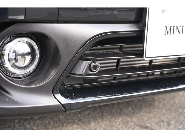 ＭＩＮＩ クーパーＤ　クロスオーバー　クラシック・トリム　純正１７ＡＷ　Ｄメーター　Ｄアシスト　Ｂカメラ　前後ＰＤＣ　コンフォートアクセス　ＥＴＣ２．０　ＬＥＤヘッドライト　ワイヤレスチャージング　ハーフレザーシート　ワンオーナー　ＡｐｐｌｅＣａｒＰｌａｙ（12枚目）