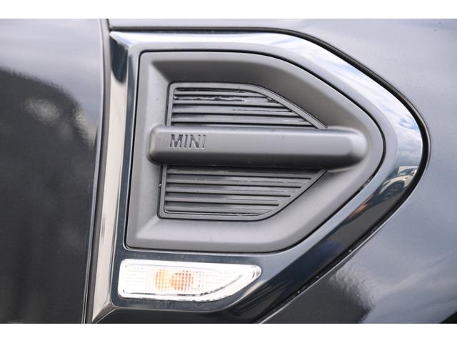 ＭＩＮＩ クーパーＤ　クロスオーバー　クラシック・トリム　純正１７ＡＷ　Ｄメーター　Ｄアシスト　Ｂカメラ　前後ＰＤＣ　コンフォートアクセス　ＥＴＣ２．０　ＬＥＤヘッドライト　ワイヤレスチャージング　ハーフレザーシート　ワンオーナー　ＡｐｐｌｅＣａｒＰｌａｙ（22枚目）