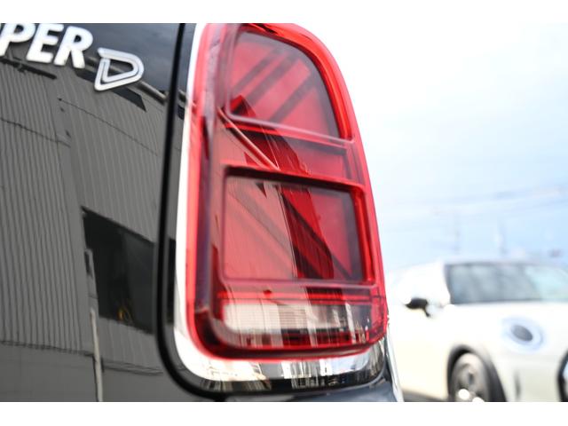 ＭＩＮＩ クーパーＤ　クロスオーバー　クラシック・トリム　純正１７ＡＷ　Ｄメーター　Ｄアシスト　Ｂカメラ　前後ＰＤＣ　コンフォートアクセス　ＥＴＣ２．０　ＬＥＤヘッドライト　ワイヤレスチャージング　ハーフレザーシート　ワンオーナー　ＡｐｐｌｅＣａｒＰｌａｙ（29枚目）