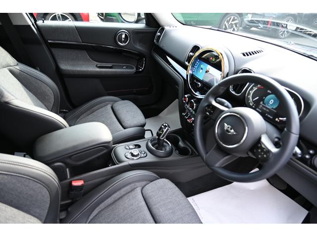 ＭＩＮＩ クーパーＤ　クロスオーバー　クラシック・トリム　純正１７ＡＷ　Ｄメーター　Ｄアシスト　Ｂカメラ　前後ＰＤＣ　コンフォートアクセス　ＥＴＣ２．０　ＬＥＤヘッドライト　ワイヤレスチャージング　ハーフレザーシート　ワンオーナー　ＡｐｐｌｅＣａｒＰｌａｙ（42枚目）