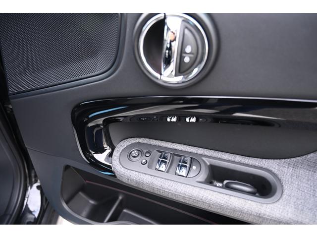 ＭＩＮＩ クーパーＤ　クロスオーバー　クラシック・トリム　純正１７ＡＷ　Ｄメーター　Ｄアシスト　Ｂカメラ　前後ＰＤＣ　コンフォートアクセス　ＥＴＣ２．０　ＬＥＤヘッドライト　ワイヤレスチャージング　ハーフレザーシート　ワンオーナー　ＡｐｐｌｅＣａｒＰｌａｙ（45枚目）