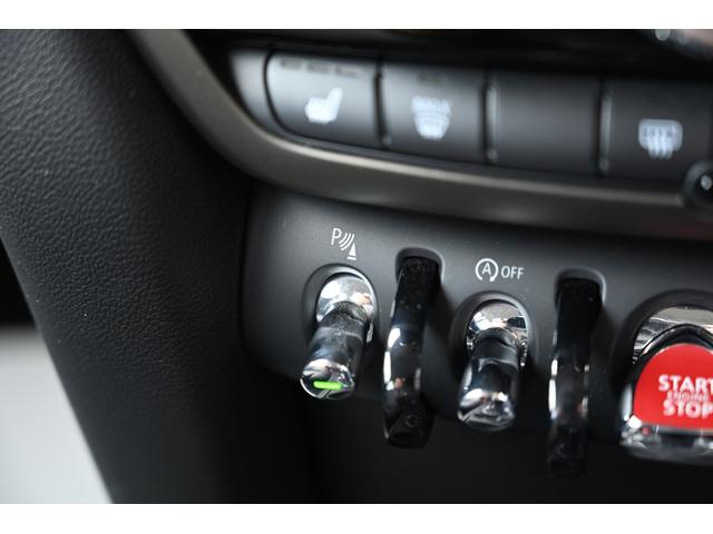 ＭＩＮＩ クーパーＤ　クロスオーバー　クラシック・トリム　純正１７ＡＷ　Ｄメーター　Ｄアシスト　Ｂカメラ　前後ＰＤＣ　コンフォートアクセス　ＥＴＣ２．０　ＬＥＤヘッドライト　ワイヤレスチャージング　ハーフレザーシート　ワンオーナー　ＡｐｐｌｅＣａｒＰｌａｙ（61枚目）